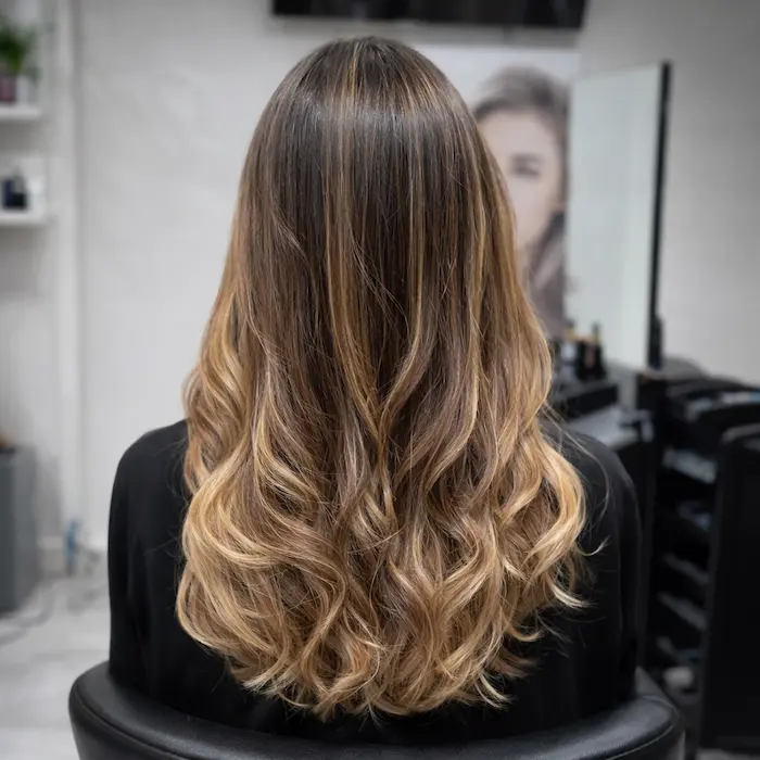 Mechas y balayage en peluquería en Palma de Mallorca con acabado natural y luminoso