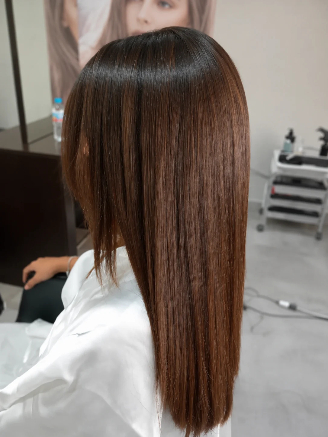 Resultado de tratamiento de keratina en cabello castaño suave y brillante en Vika Hair & Beauty, Palma de Mallorca