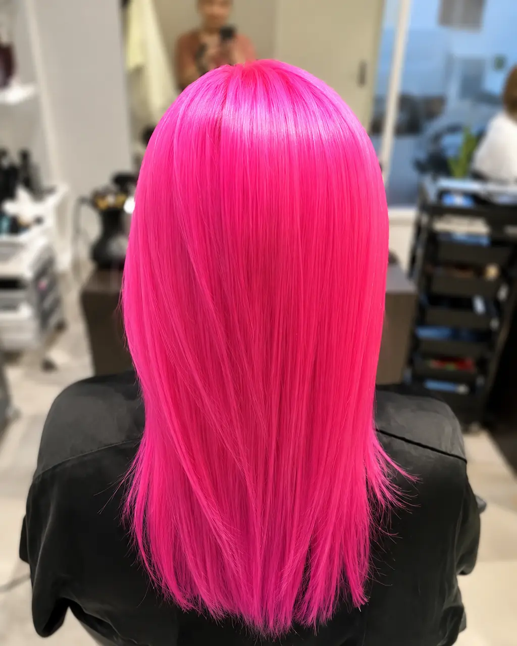 Coloración fantasía rosa en Vika Hair & Beauty, Palma de Mallorca